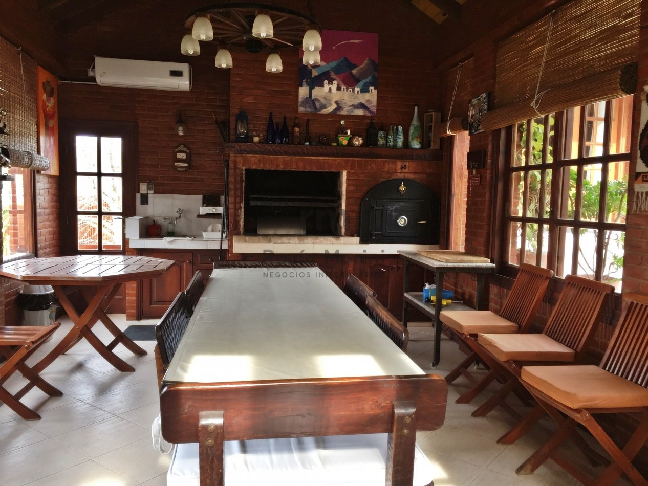 VALERIA DEL MAR - VENTA Importante Casa